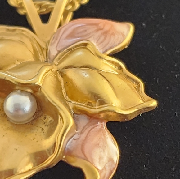 Vtg Gold Tone Pink Enamel Accent Faux Pearl Orchid Necklace - Picture 6 of 14